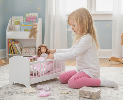 Kleines puppenbett mit - puppenbett,