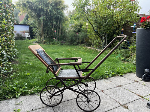 Puppenwagen antik mit