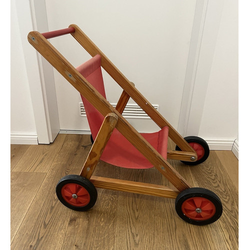 Holz puppenwagen mit rotem - puppenwagen,